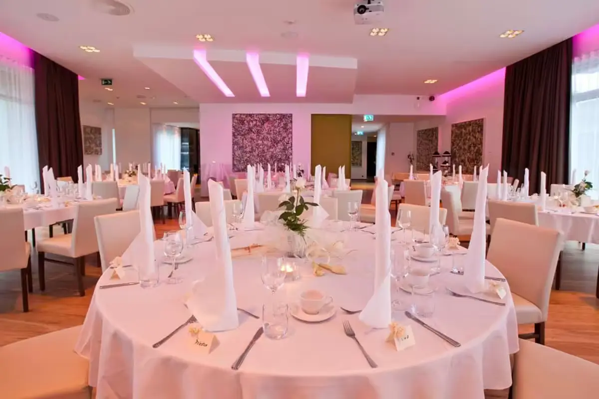 Nauthóll — wedding venue in Reykjavík, Iceland